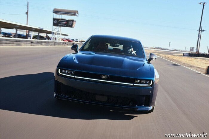 Dodge Charger Daytona EV Fuma Challenger Hellcat Redeye de 797 HP A 60 MPH | Carscoops